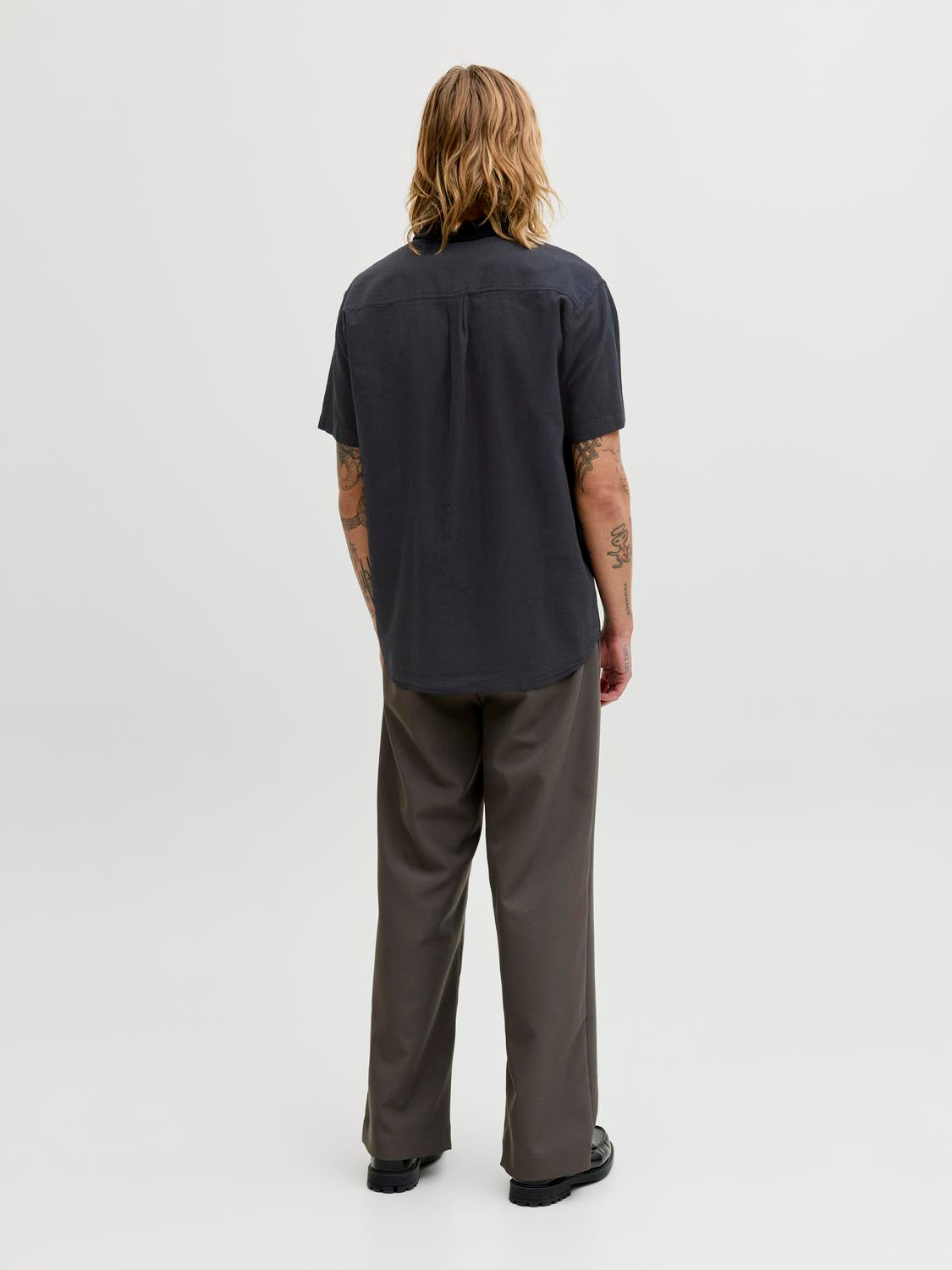 model_shot-back